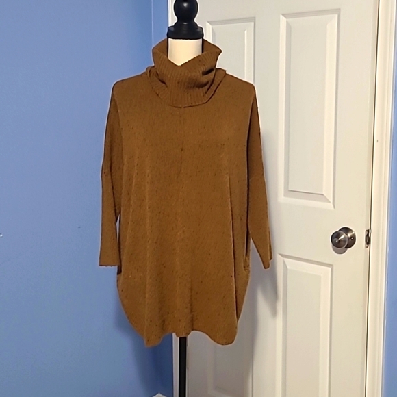 Time and Tru Sweaters - Time and Tru Soft Golden Brown Autumn Turtleneck Sweater